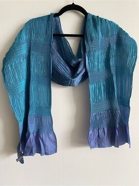 Tarnish silk blend scarf plisse pleat two tone blue lagenlook Made in Italy